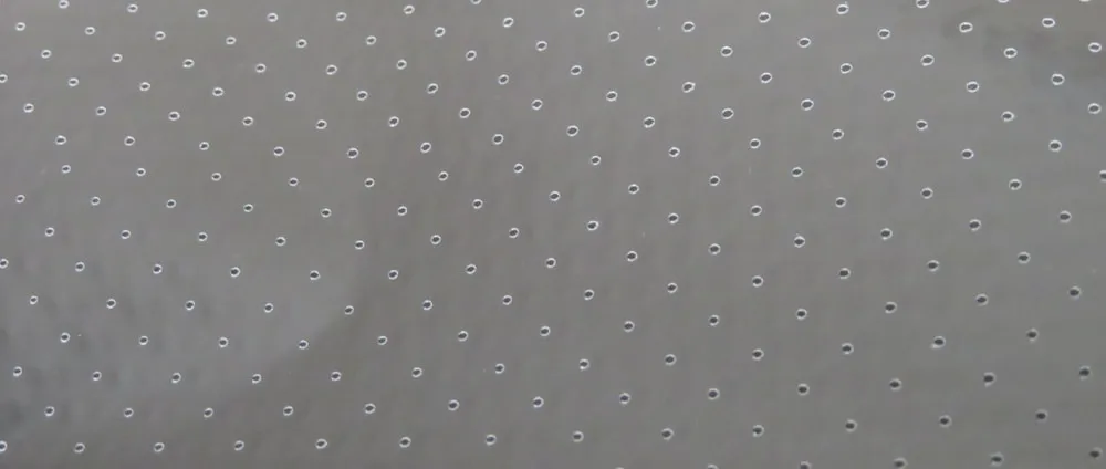 有孔フィルム（通気性のある加工面）